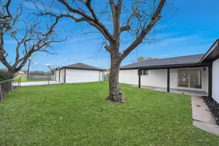 101 Talisman St, Lake Jackson, TX 77566 - Photo 36