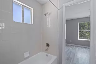 12326 Kings Chase Dr, Houston, TX 77044 - Photo 14