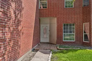 12326 Kings Chase Dr, Houston, TX 77044 - Photo 2