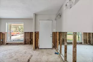 906 Brook Forest Ct, Conroe, TX 77385 - Photo 4