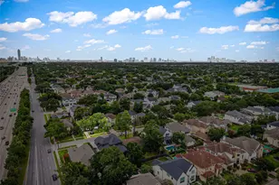 4626 Holly St, Bellaire, TX 77401 - Photo 32