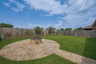 3923 Hawaiian Ct, Baytown, TX 77521 - Photo 6