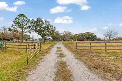 1414 County Road 130, Pearland, TX 77581 - Photo 1