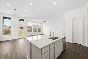 12343 Hackberry Dr, Mont Belvieu, TX 77523 - Photo 4