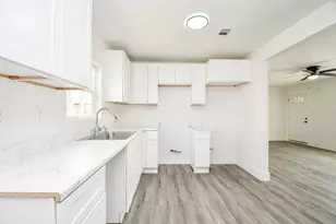4223 Elmwood St, Houston, TX 77051 - Photo 4