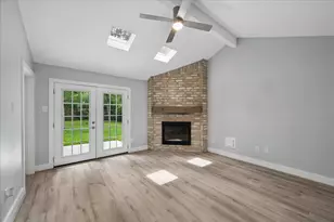 17 Oldstream Ct, The Woodlands, TX 77381 - Photo 2