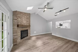 17 Oldstream Ct, The Woodlands, TX 77381 - Photo 8