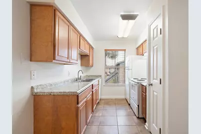 2828 61st Street #202, Galveston, TX 77551 - Photo 6