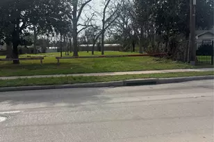 9201 Fulton St, Houston, TX 77022 - Photo 2