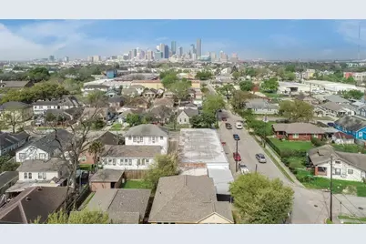1 Sidney Street #3, Houston, TX 77003 - Photo 8
