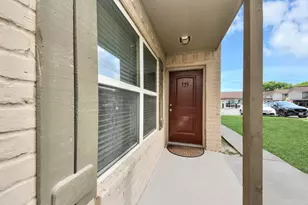1701 Upland Dr, Houston, TX 77043 - Photo 2