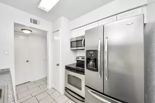 1701 Upland Dr, Houston, TX 77043 - Photo 10