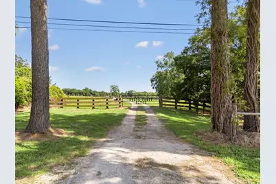 18121 Highway 105 E, Plantersville, TX 77363 - Photo 2