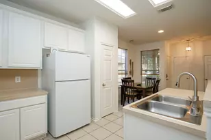 191 N Burberry Park Cir, The Woodlands, TX 77382 - Photo 10