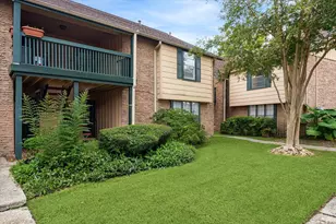 8211 Kingsbrook Rd, Houston, TX 77024 - Photo 10