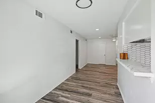 8211 Kingsbrook Rd, Houston, TX 77024 - Photo 12
