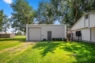 2411 Orange St, Waller, TX 77484 - Photo 32