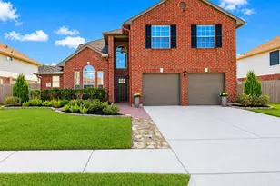 1104 Lake Shore Dr, Pearland, TX 77581 - Photo 1