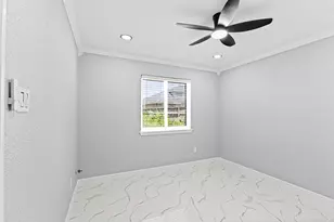 638 Cleo St, Fresno, TX 77545 - Photo 12