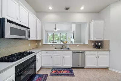 158 N Whistlers Bend Circle, The Woodlands, TX 77384 - Photo 12