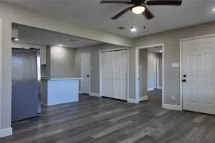 917 Temple Dr, Hitchcock, TX 77563 - Photo 4