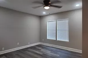 917 Temple Dr, Hitchcock, TX 77563 - Photo 10