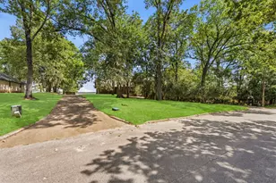 22365 La Jolla Ct, Huntsville, TX 77320 - Photo 2