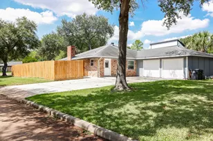 1802 Elmwood Ct, Sugar Land, TX 77498 - Photo 18