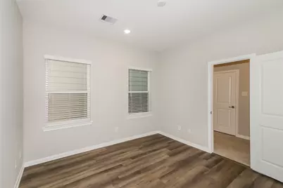 9910 Clark Road #B, Houston, TX 77076 - Photo 8