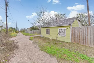 707 W 5th St, Freeport, TX 77541 - Photo 18