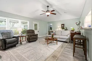 2017 Victoria Ct, League City, TX 77573 - Photo 4