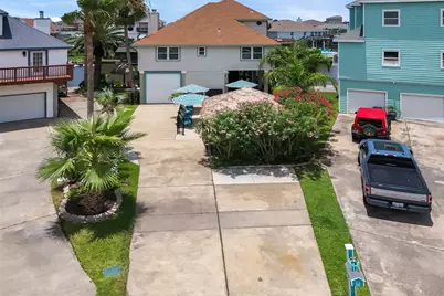 207 Easterly Drive, Tiki Island, TX 77554 - Photo 2