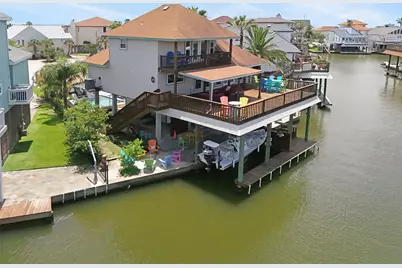 207 Easterly Drive, Tiki Island, TX 77554 - Photo 1