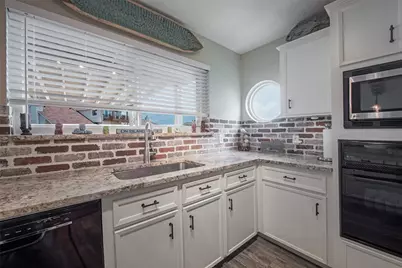207 Easterly Drive, Tiki Island, TX 77554 - Photo 14