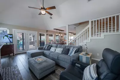 207 Easterly Drive, Tiki Island, TX 77554 - Photo 10
