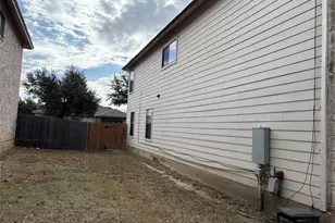 223 Woodlake Dr, Georgetown, TX 78633 - Photo 4