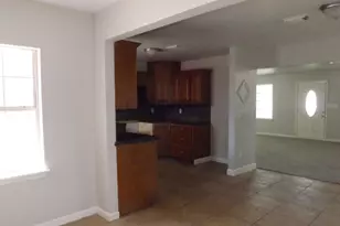 729 S 5th St, La Porte, TX 77571 - Photo 6