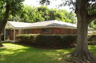 729 S 5th St, La Porte, TX 77571 - Photo 2