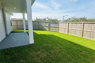 734 Falling Cave Dr, Willis, TX 77378 - Photo 4