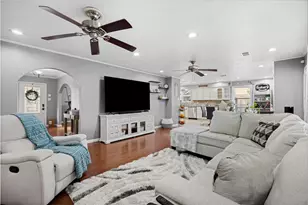 918 Hollow Tree St, La Porte, TX 77571 - Photo 16