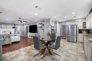 918 Hollow Tree St, La Porte, TX 77571 - Photo 12