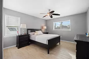 918 Hollow Tree St, La Porte, TX 77571 - Photo 20