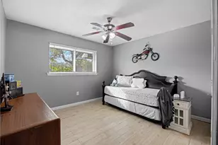 918 Hollow Tree St, La Porte, TX 77571 - Photo 24