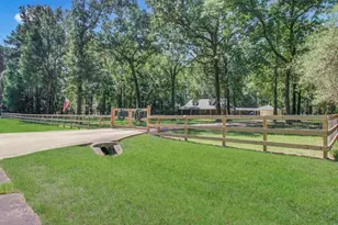 5423 Country Ct, Magnolia, TX 77354 - Photo 2