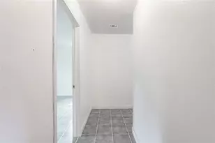 7828 Keller St, Houston, TX 77012 - Photo 14
