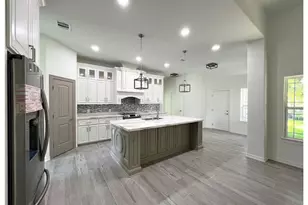 2832 Golden Ave Ave, Bay City, TX 77414 - Photo 2