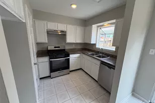 211 N Chestnut St, Tomball, TX 77375 - Photo 6