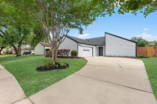 2231 Round Lake Dr, Houston, TX 77077 - Photo 2