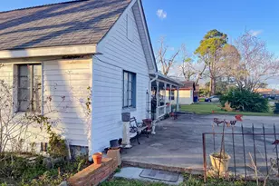 202 1st St, Brazoria, TX 77422 - Photo 2