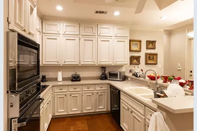 9682 Longmont Drive, Houston, TX 77063 - Photo 28